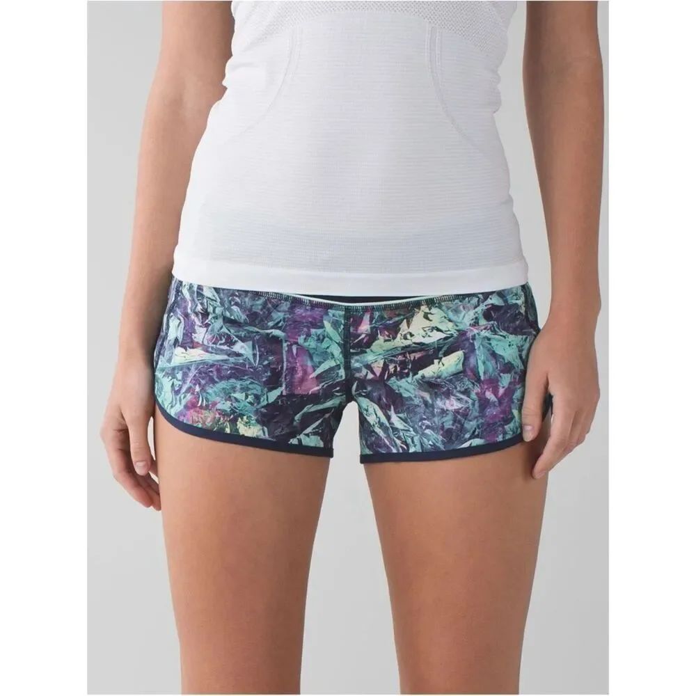 Lululemon Run: Speed Short *4-way Stretch
Iridescent Multi / Deep Navy Size 6